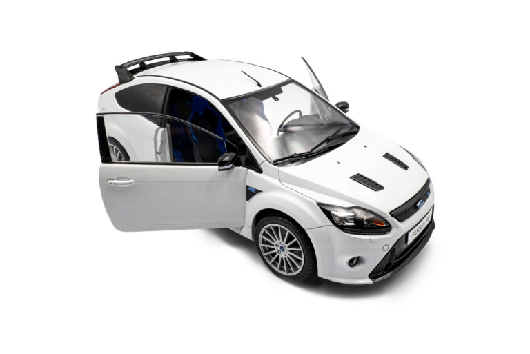 s1813102-ford-focus-rs-mk2-pack-rs-plus-frozen-white-2009-07-768x513