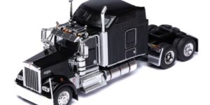 1:64 Scale. KENWORTH W900 1990 White with Flag (with big sleeper) - BLACK